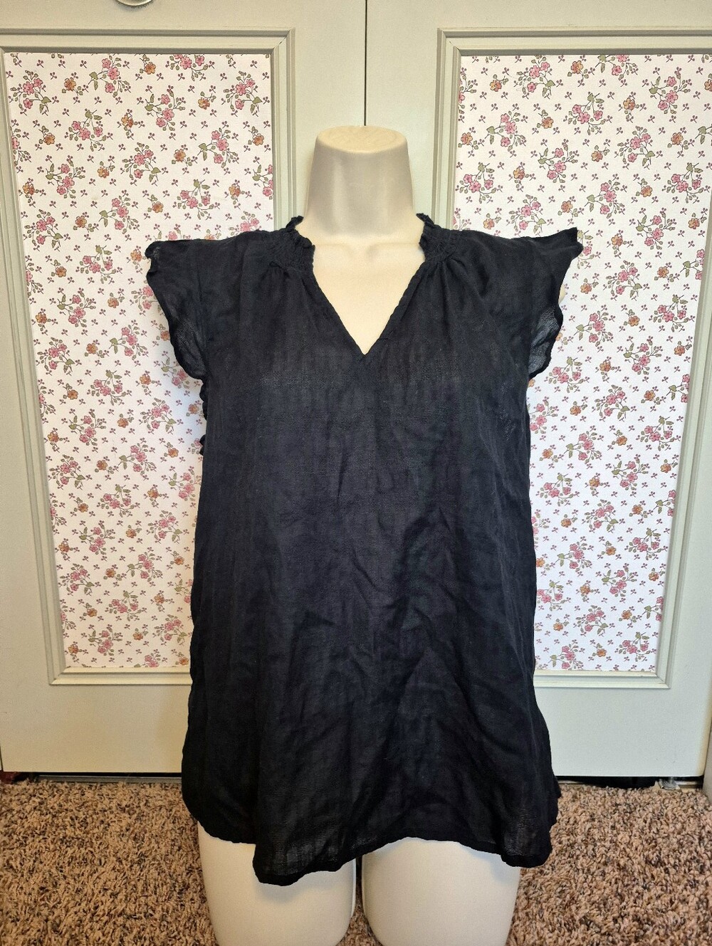 Old Navy Black V-Neck Linen Blend Flutter Sleeve Top Size S